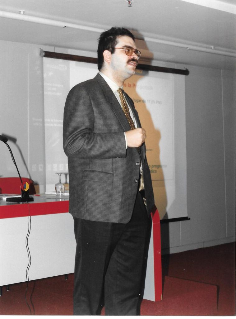 Isidro F. Aguillo Caño (Cindoc, Foco Nacional del Programa Impact) presenta las acciones previstas para 1995 del Prograna Impact en el SIMO-Institución Ferial de Madrid (Ifema).