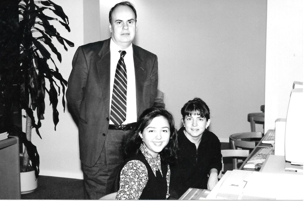 Eudald Martorell Vendrell (director del Centre de Documentació Juvenil), Assumpta Carbonell Trulls y Goretti Pascual (bibliotecarias documentalistas).