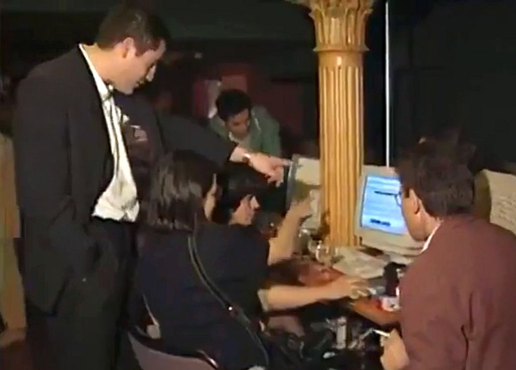 Gran expectación en El Café de Internet de Barcelona