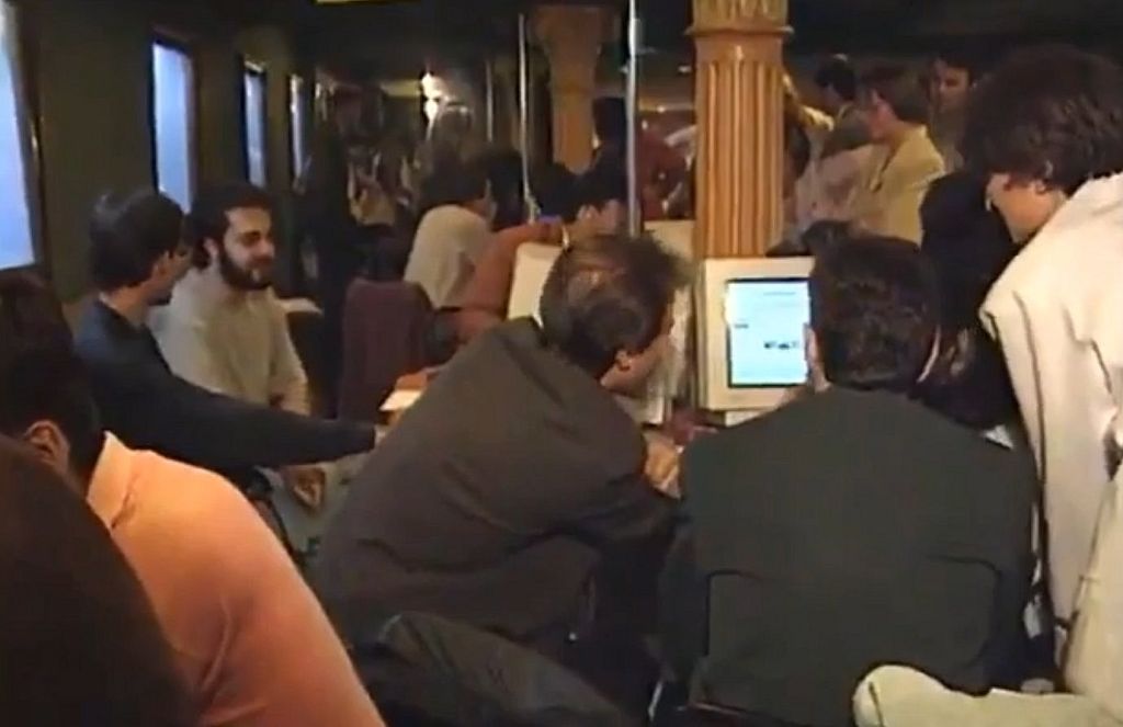 Gran expectación en El Café de Internet de Barcelona