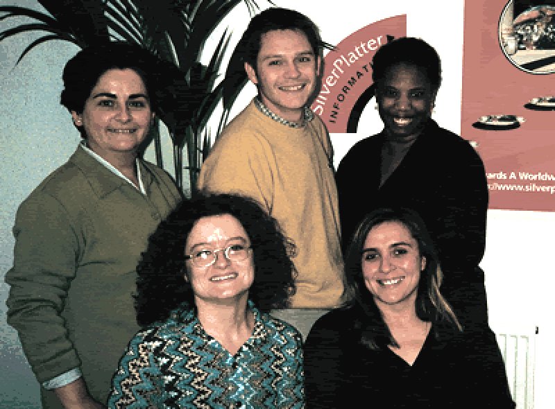Parte del equipo de SilverPlatter en la oficina de Londres que atiende al mercado español