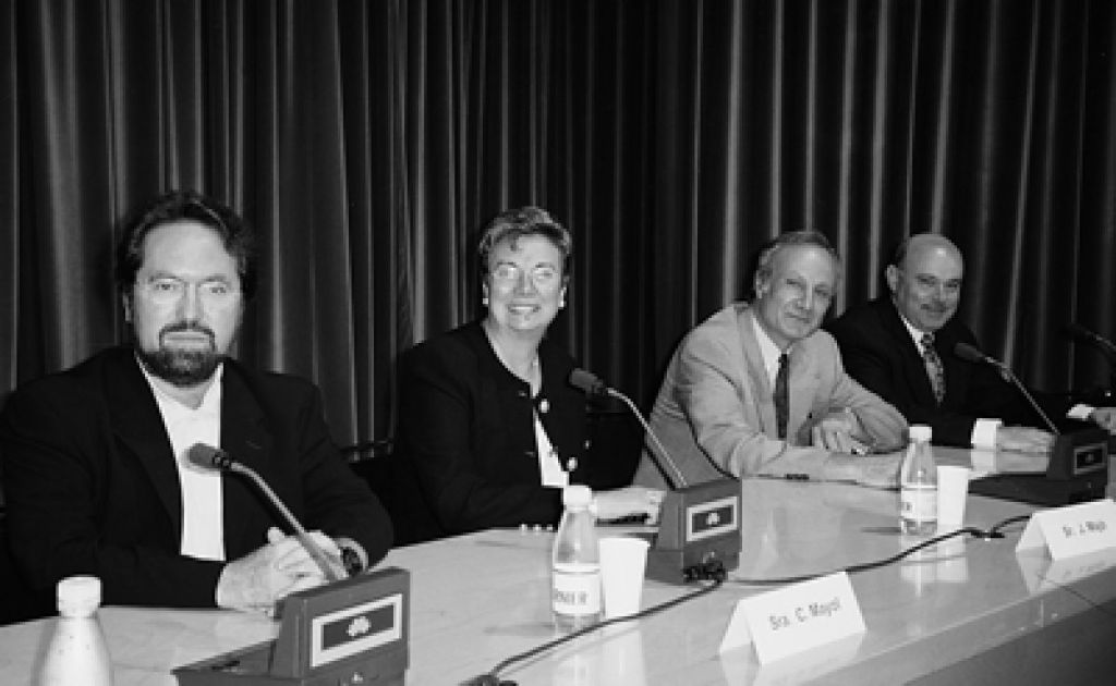 Lluís Codina, presidente de Socadi; Carme Mayol Fernández, presidenta del Cobdc; Joan Majó Cruzate, experto en nuevas tecnologías en la Sociedad de la Información; y Ricard Recasens, gerente de Technostock y coordinador general de les 6es. Jornades.