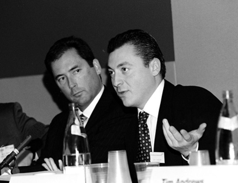 Jeffery Galt, exdirector de Knight Ridder Information (KRI) y Dan Wagner, propietario y presidente de la nueva empres The Dialog Corporation (KRI + MAID)